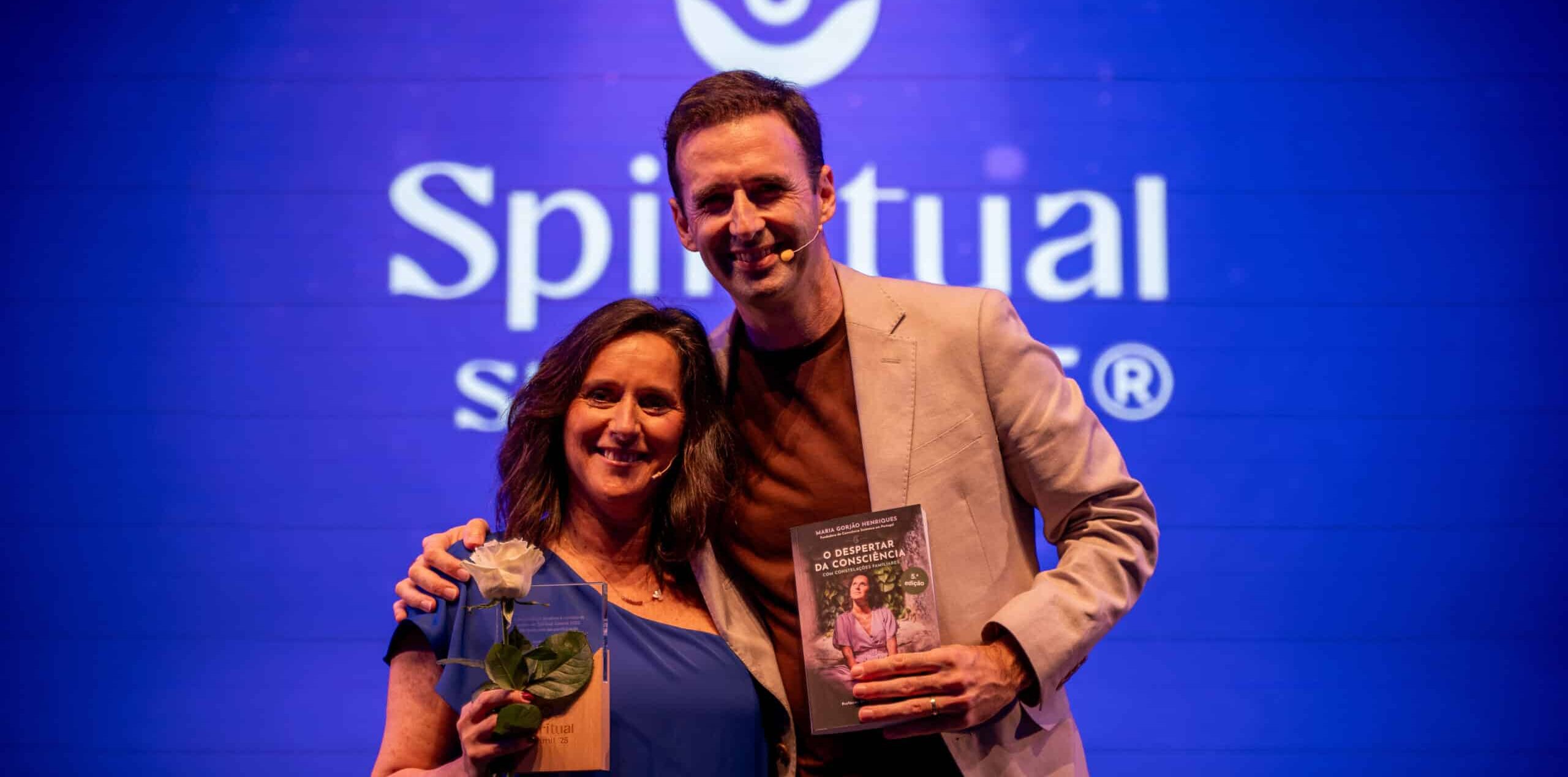 Pedro Frias e Maria Gorjão no Spiritual Summit 2025, evento de espiritualidade e desenvolvimento pessoal